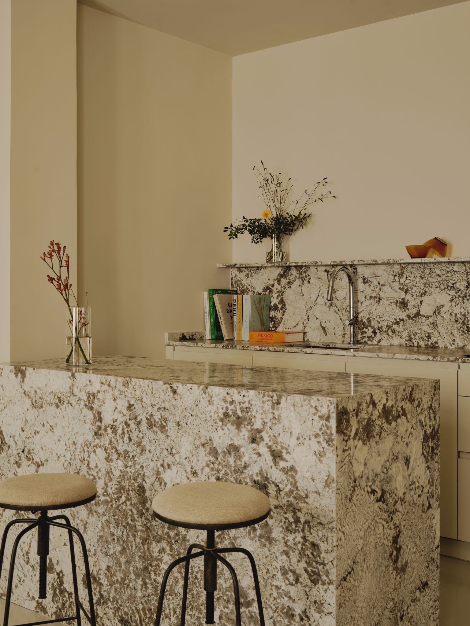 Salón con pintura de interiores de alta gama en Valencia